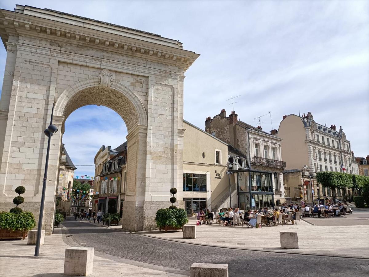 Nevers à la Porte de Paris Extérieur photo